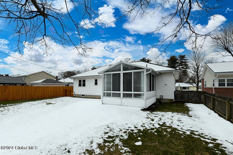 5th image of 12 Chapman Drive