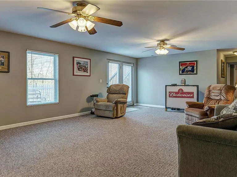 310 Royallsprings Pkwy — Photo 23