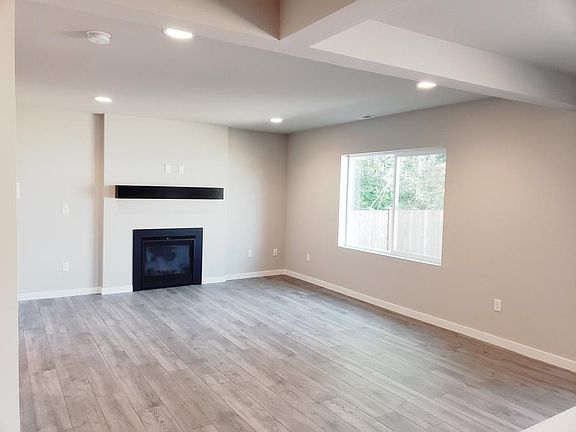 5th image of 5320 89th St NE