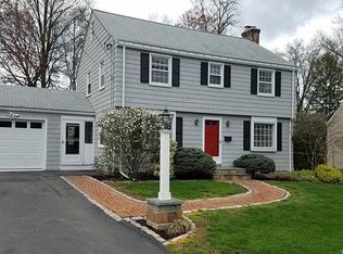 44 Iroquois Rd, West Hartford, CT 06117