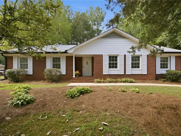 1045 S Magnolia St, Mooresville, NC 28115