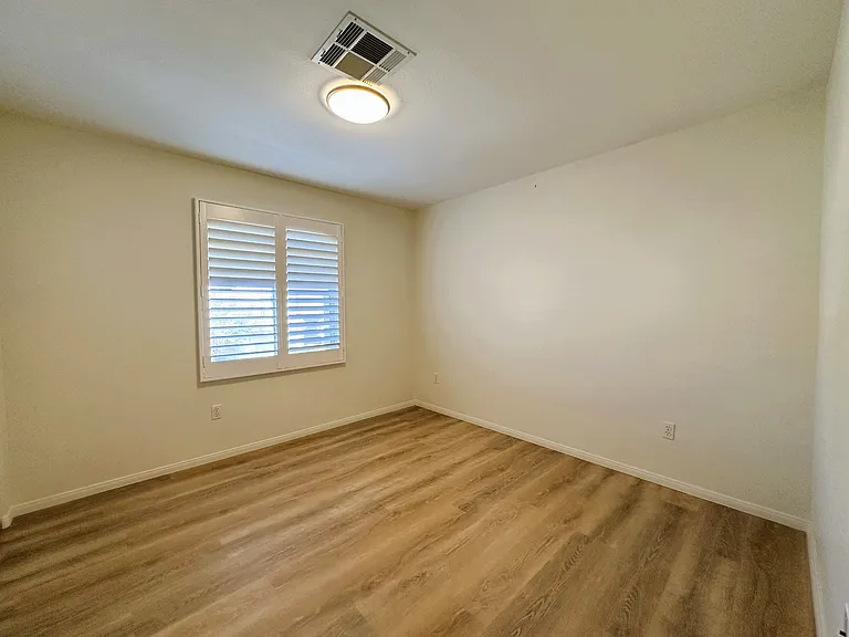 273 Rolling Springs Dr — Photo 2
