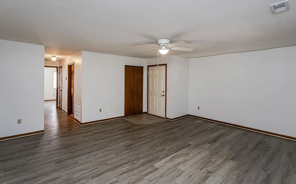 3 bed, $1,125 — Photo 3