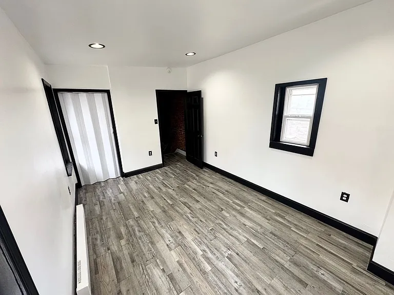 509 E Strawberry St — Photo 15