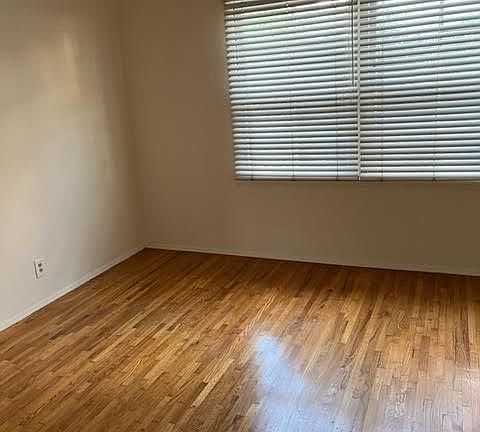 4th image of 5216 E Broadway #C