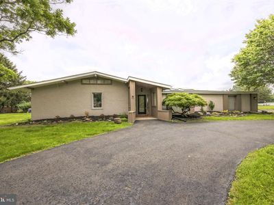 6 Whitewood Dr, Ewing, NJ, 08628