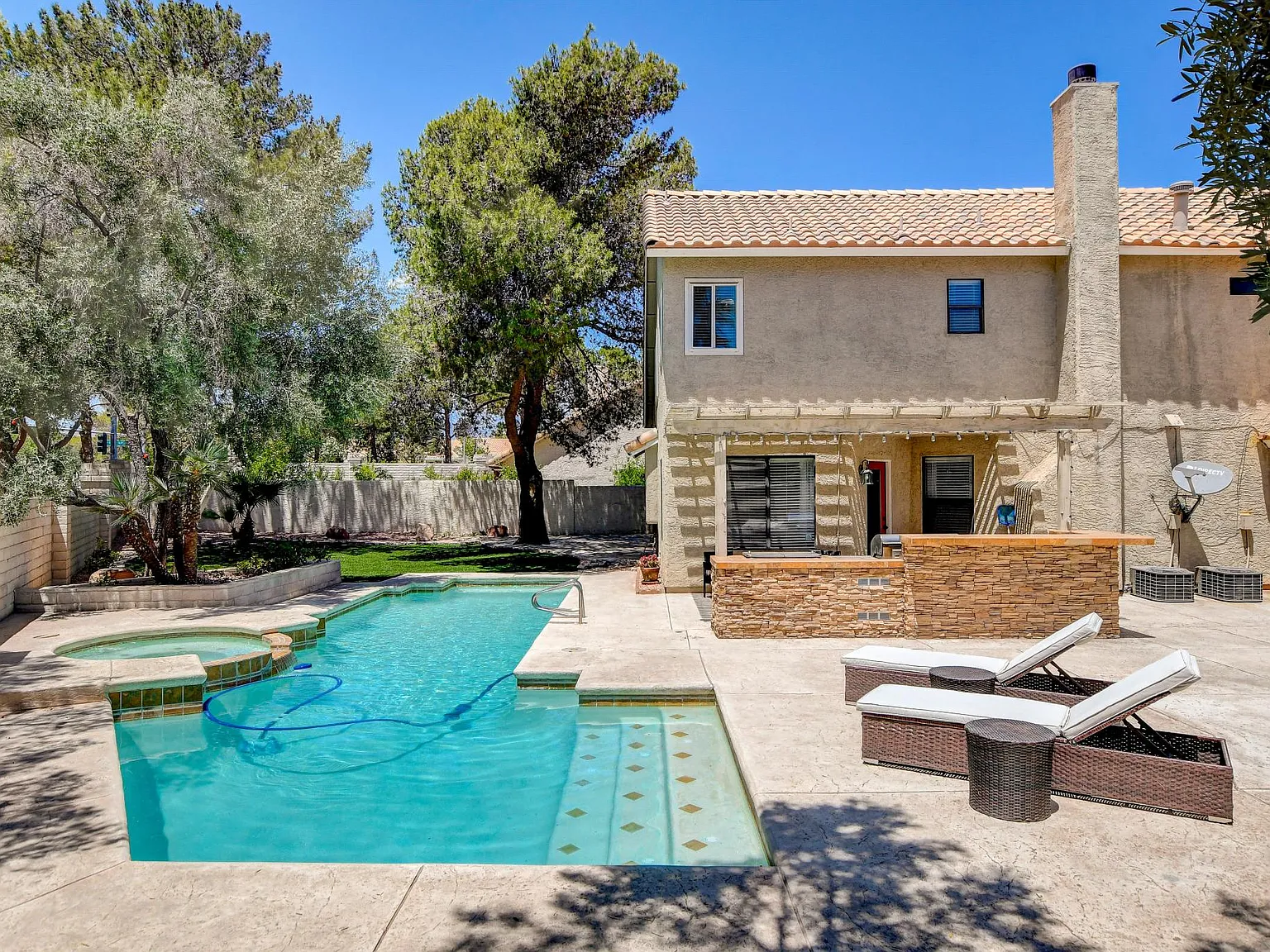 9205 Sandy Shores Drive — Photo 3