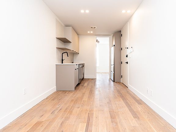 4th image of 43 Kingston Ave APT 2L