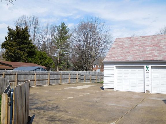 3rd image of 555 E Greenlawn Ave