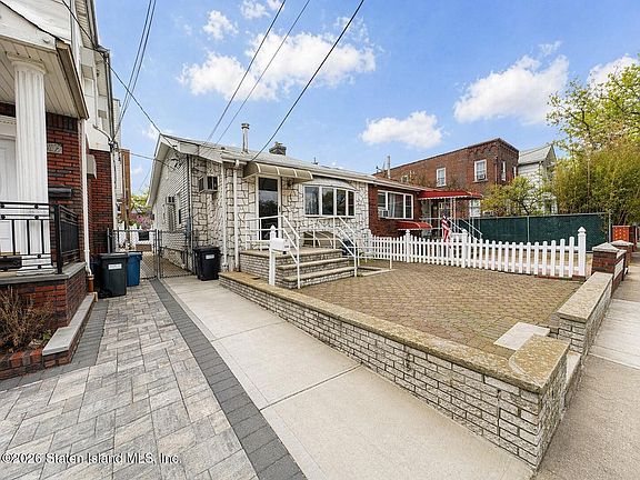 4th image of 2248 W 6th St