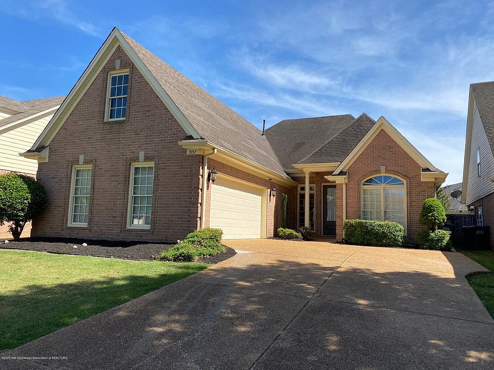1st image of 1057 Warwick Pl