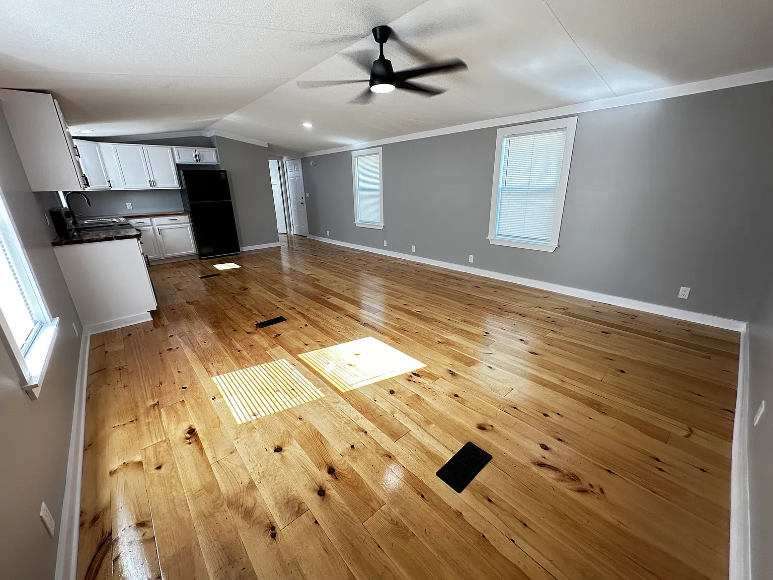 Remodeled Mobile Home For Rent — Photo 2
