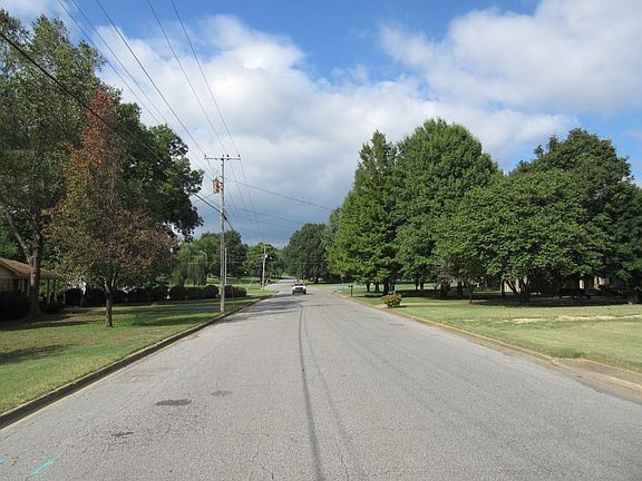 4th image of 819 Hike Ave