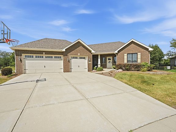 2nd image of 571 Augusta Ct