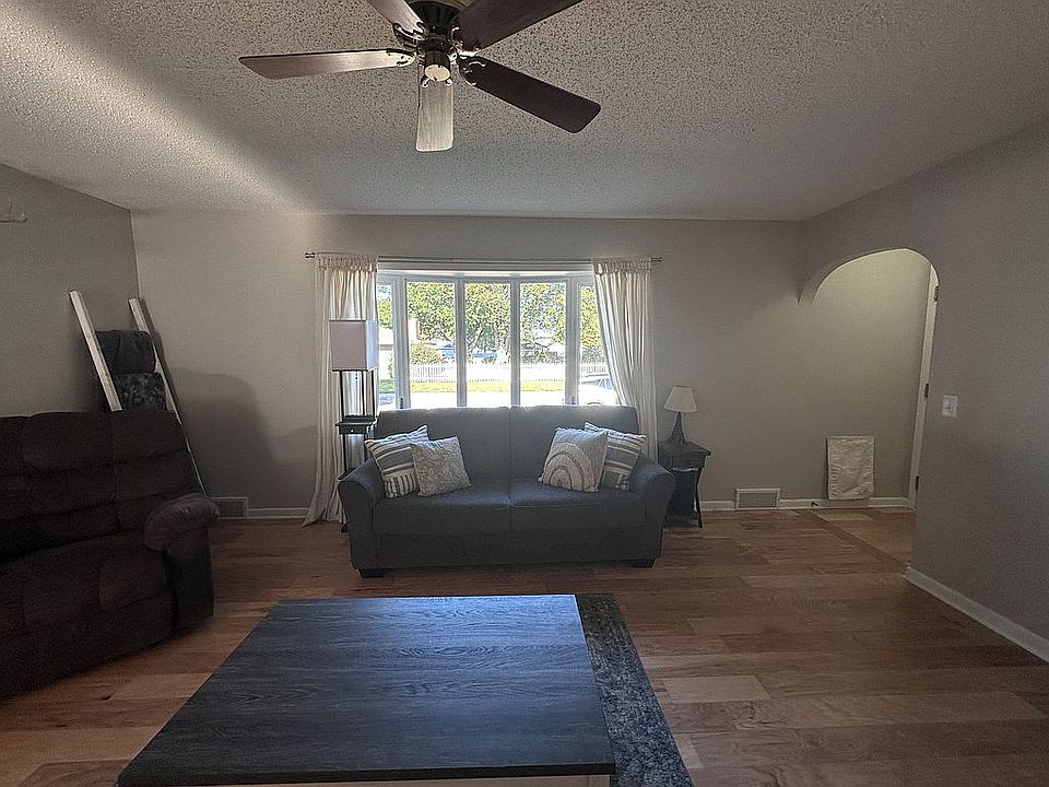 815 Tibbals St, Holdrege, NE 68949 Zillow