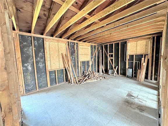 3rd image of 567 Peter St