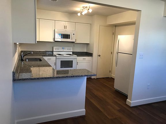 New Kitchen with breakfast bar, granite tops, new appliances