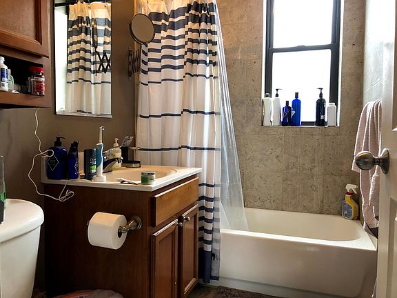 5th image of 905 W Cornelia Ave APT 2E