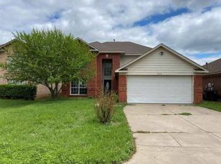 8413 Cloverglen Ln, Fort Worth, TX 76123