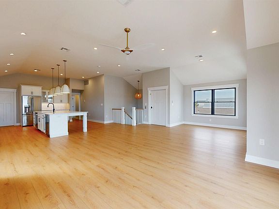 3rd image of 318 10th St S