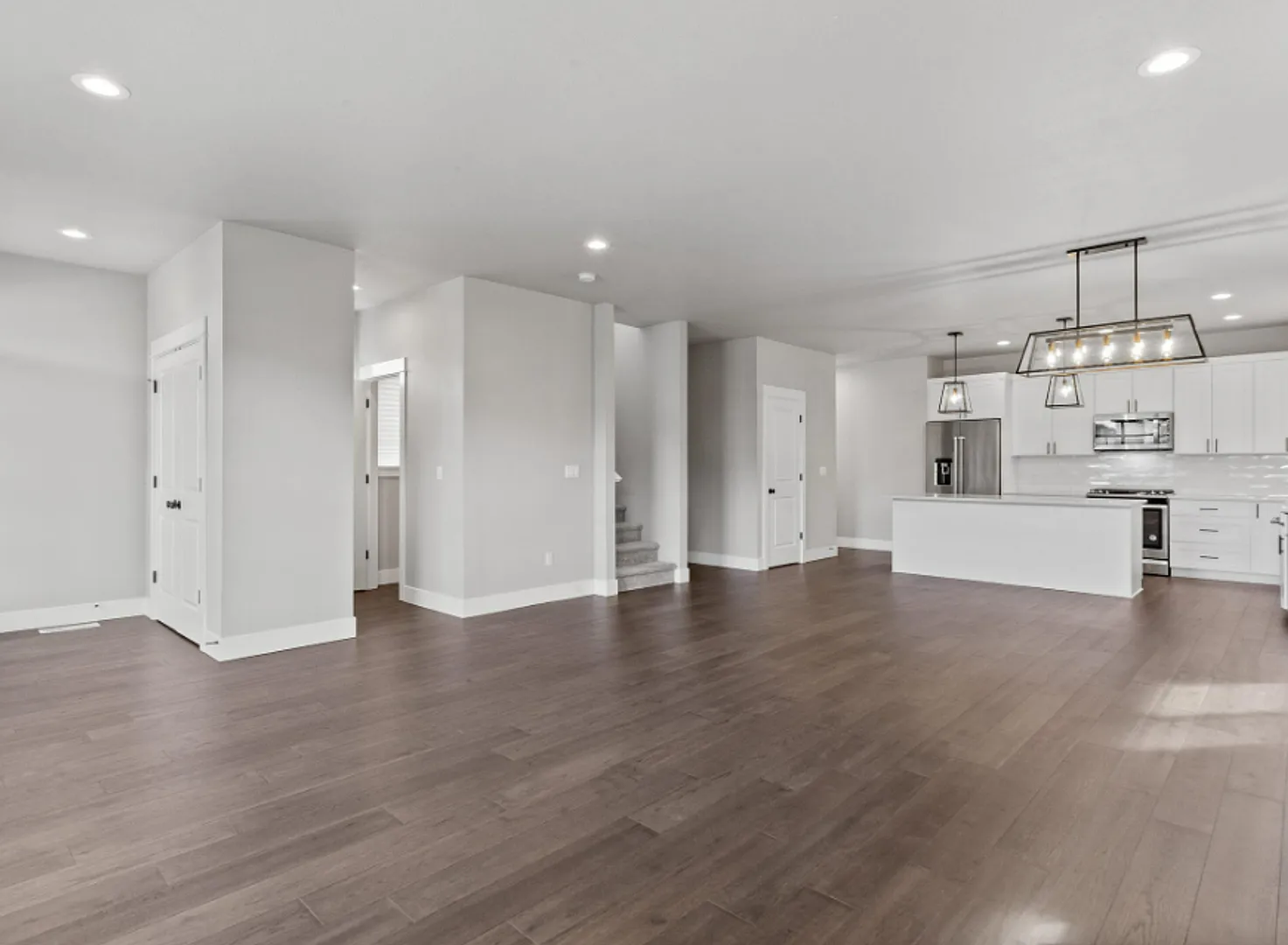 Beautifully Upgraded Home Near McMenamins Edgefield with Engineered Hardwood, Stainless Appliance... — Photo 4