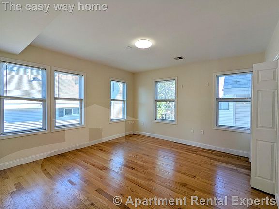 3rd image of 144 Holland St #3