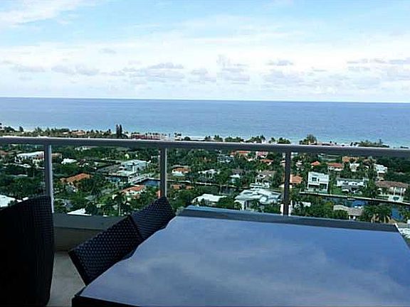 3rd image of 20201 E Country Club Dr APT 2606