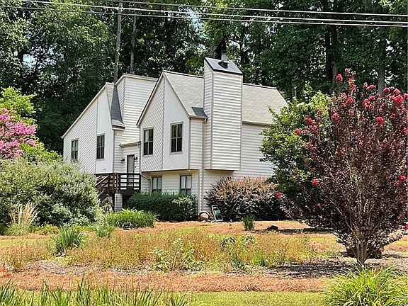 2nd image of 503 River Pl