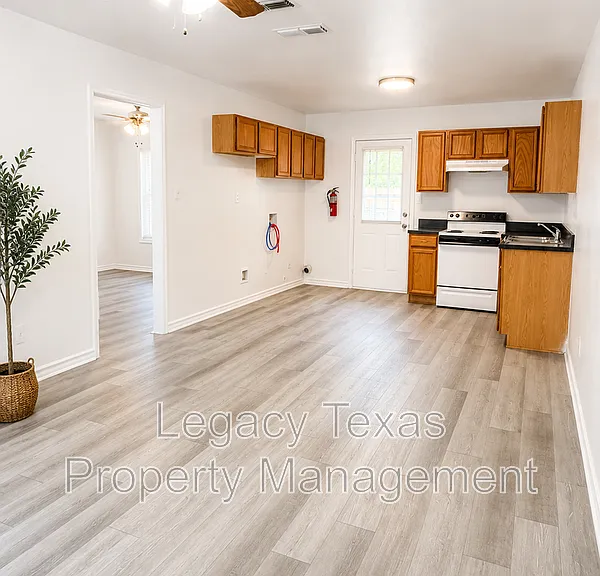 705 Miracle Ln #D — Photo 3