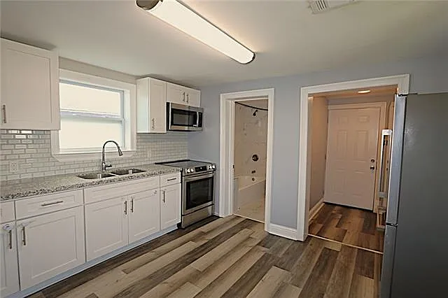 806 Estalote Ave — Photo 6