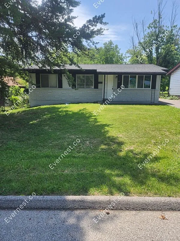 212 Coburg Dr photo 1