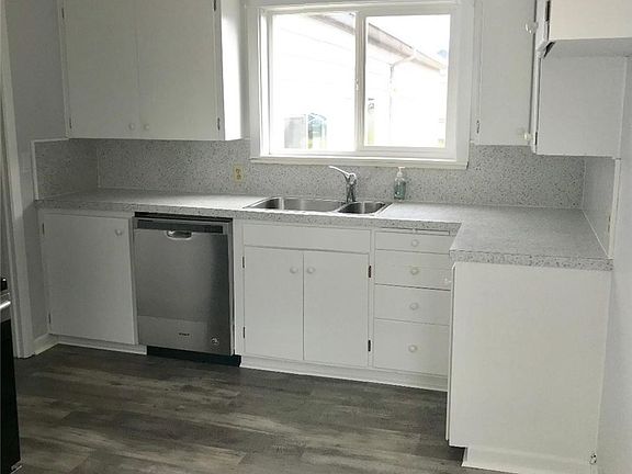 5th image of 102 Eklund Ave