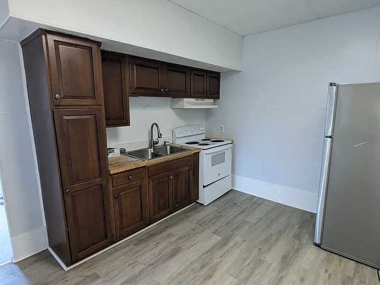 178 Pine St #2 — Photo 4