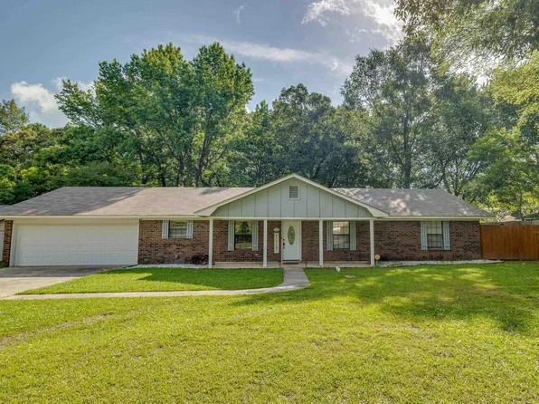 800 Orion Dr, Bastrop, LA 71220