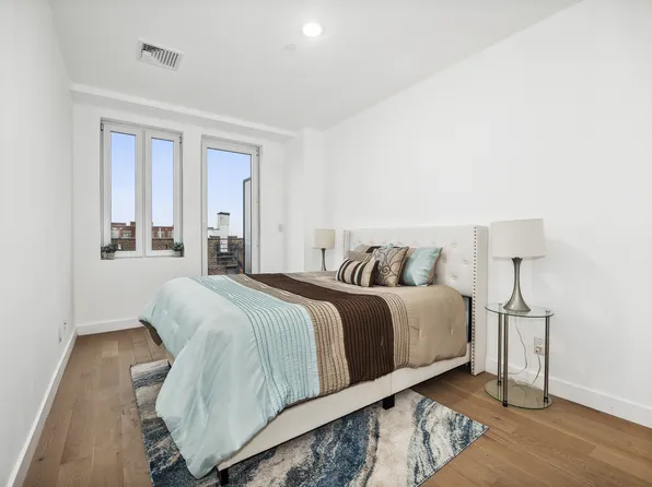 2025 Ocean Avenue image 3 of 7