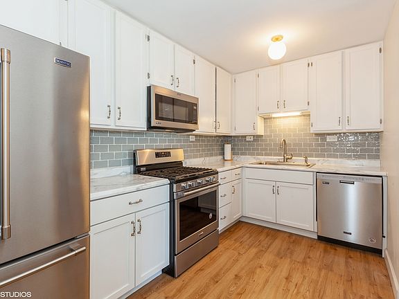 5th image of 1041 W Ogden Ave APT 231