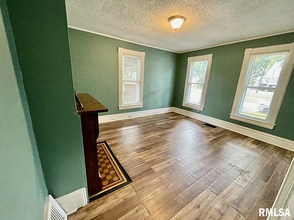 5th image of 1323 W Barker Ave