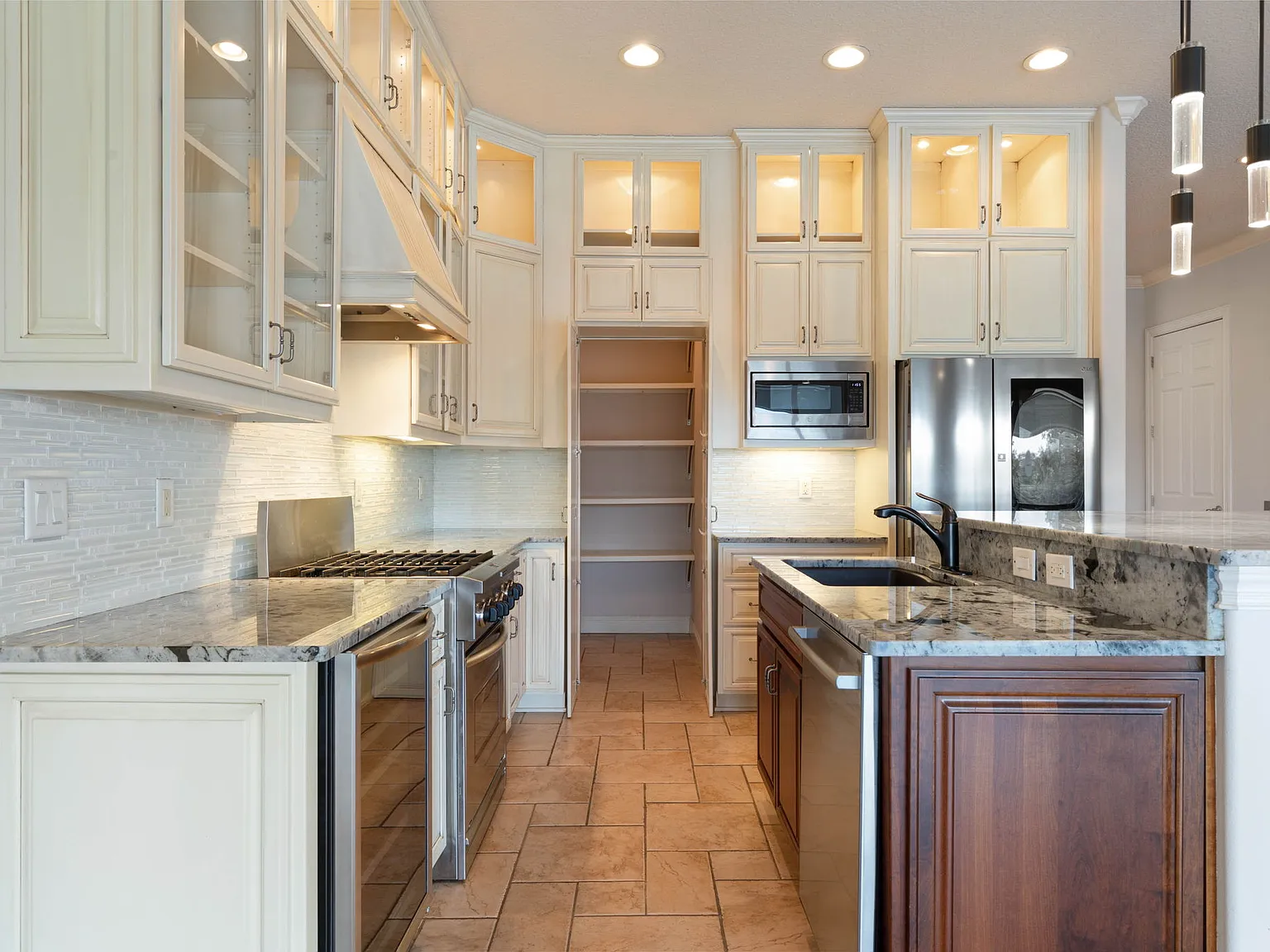 4 bed, 3134 sqft, $6,250 — Photo 4