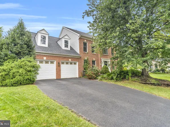2608 Chriswell Pl, Herndon, VA 20171