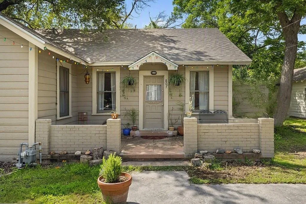 2 bed, 1.0 bath, 962 sqft, $1,550 — Photo 1