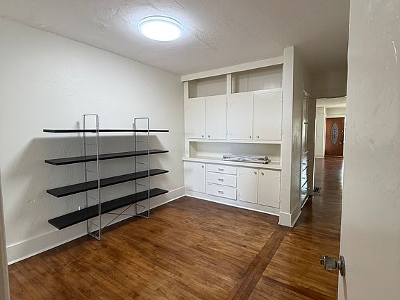 5th image of 2473 Market St #7