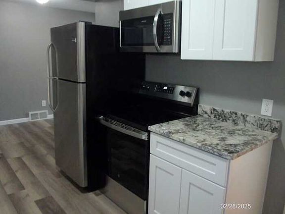 5th image of 23066 Lauren Ave