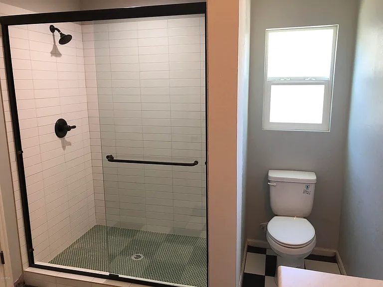 725 E Moreland St — Photo 13