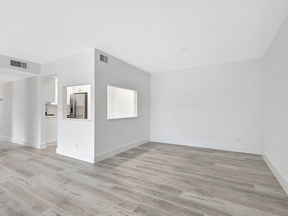 3rd image of 1115 Green Pine Boulevard #A2