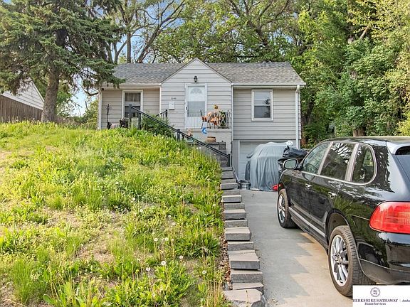 3rd image of 3340 Ernst St
