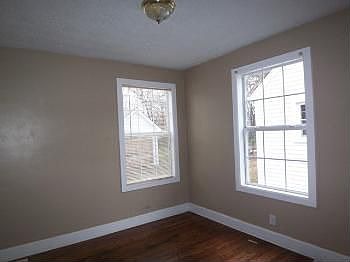4th image of 880 Richardson St