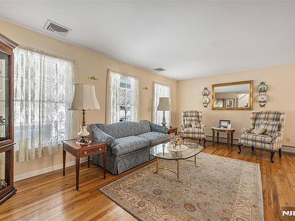 4th image of 12 Catherine Ter