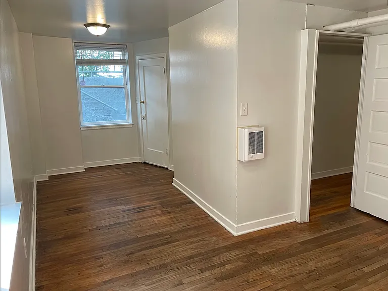 1010 W Franklin St — Photo 6
