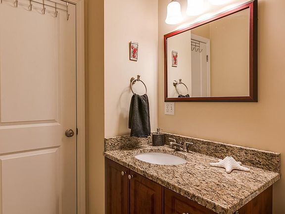 5th image of 21 Maplewood Ave APT D