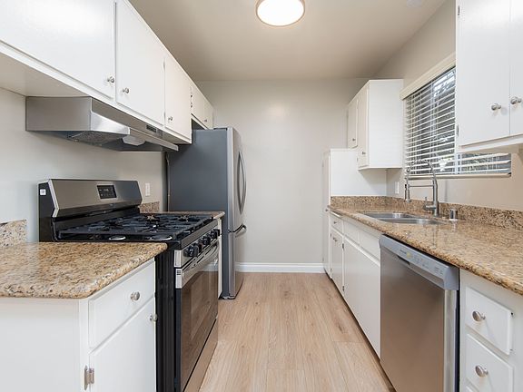 5th image of 3911 Wade St APT 1